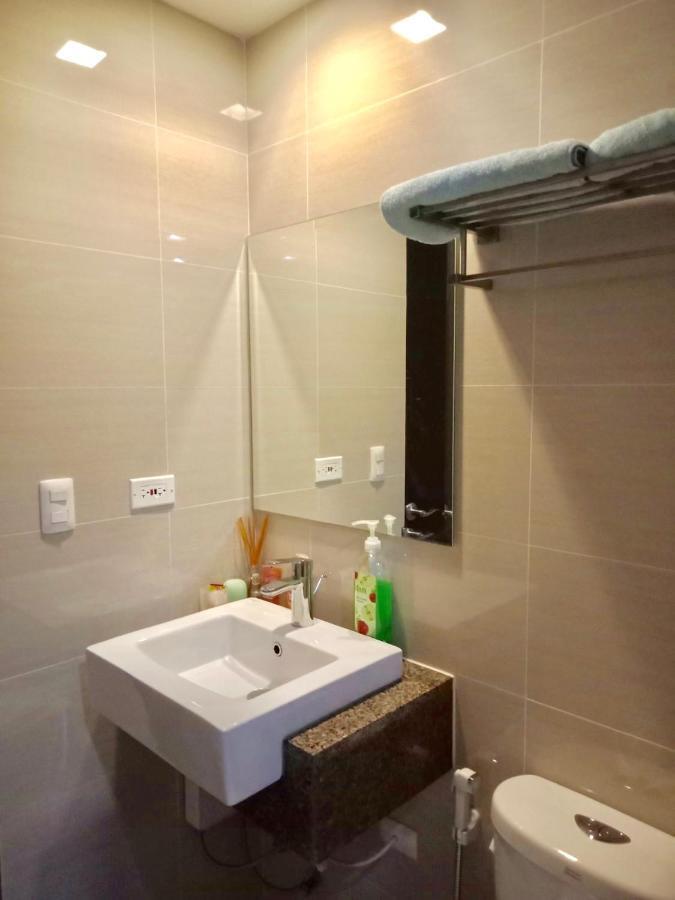 Chillax Studio 101 Newport Boulevard Manila Exterior foto